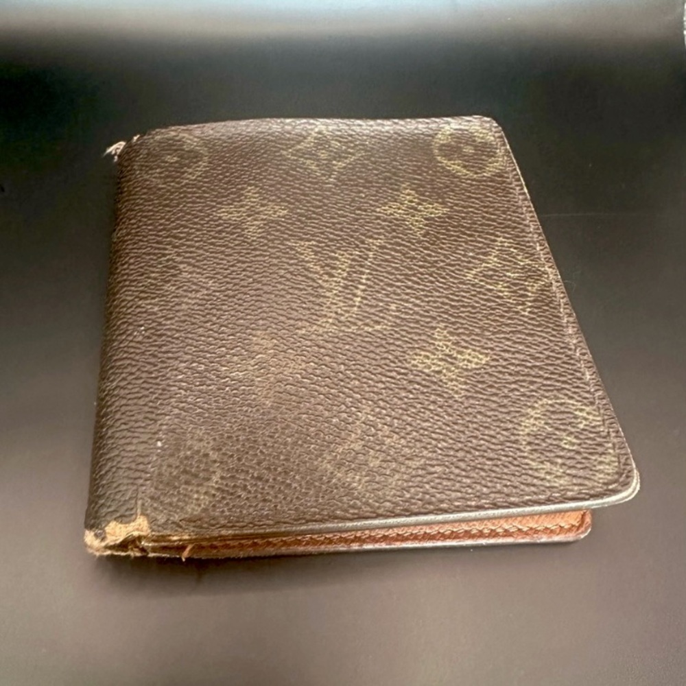 💳 Louis Vuitton Monogram Wallet